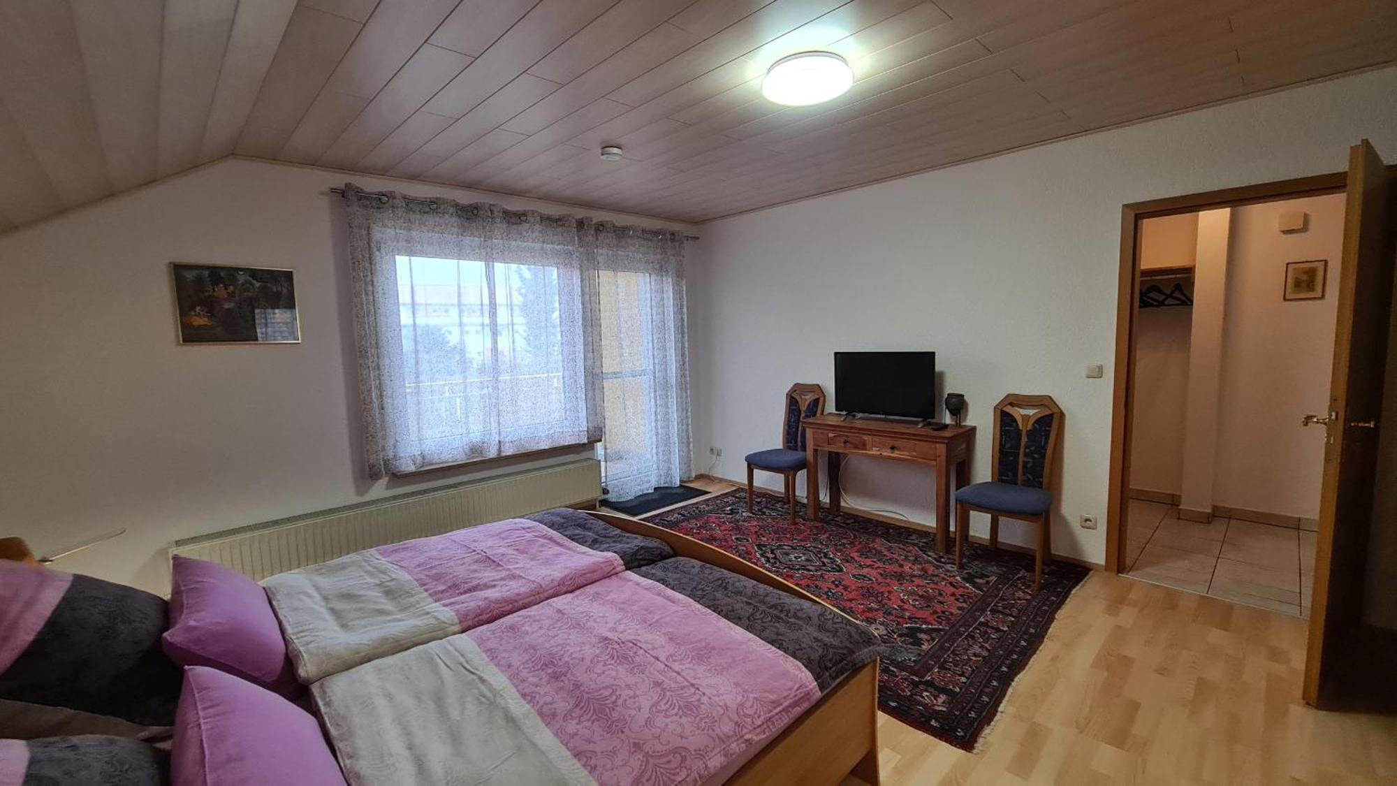 Gemuetliche 120 Qm Ferienwohnung Mit Balkon Adelsdorf Exteriér fotografie