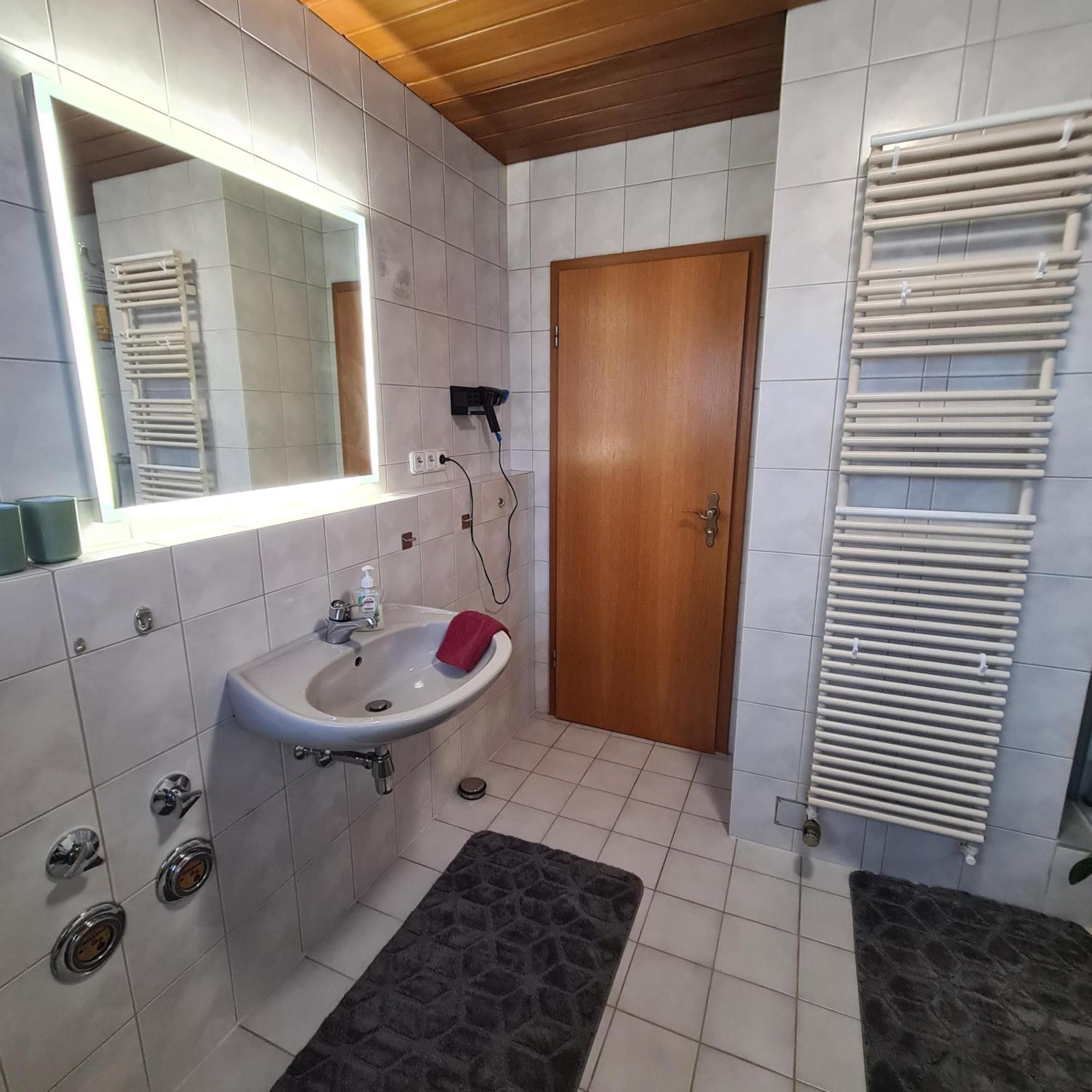 Gemuetliche 120 Qm Ferienwohnung Mit Balkon Adelsdorf Exteriér fotografie
